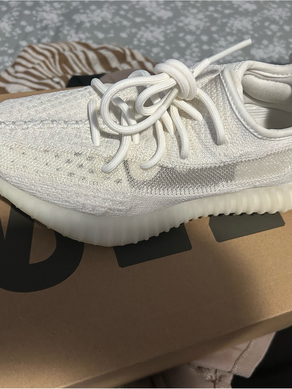 Yeezy350 v2 bone color way